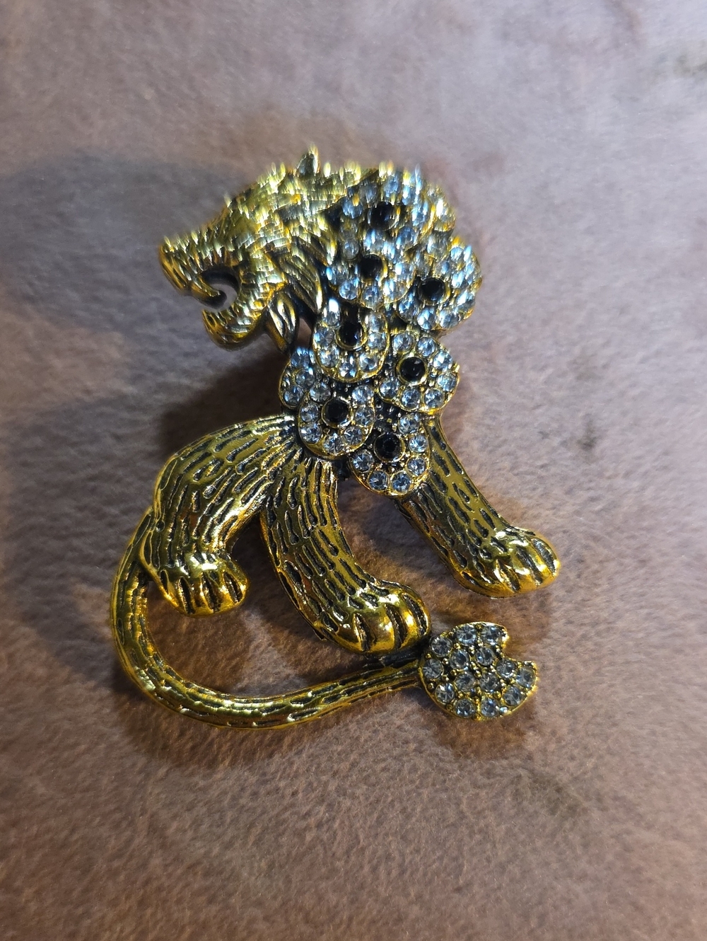 Vintage-style Gold Tone Rhinestone Regal Roaring Lion Statement Brooch